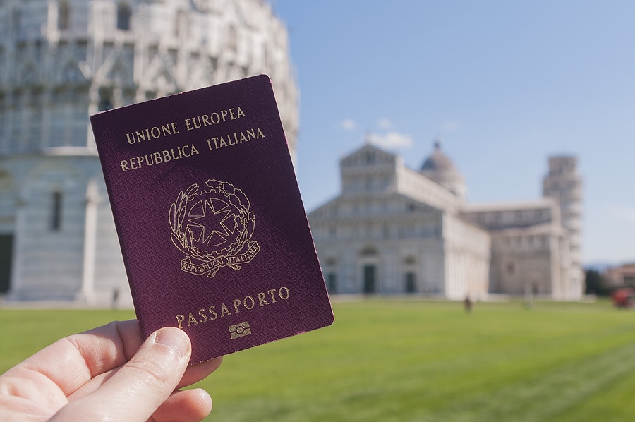 acquistare la patente di guida
ordinare la patente di guida
ottenere la patente di guida
dove prendere la patente in Italia
